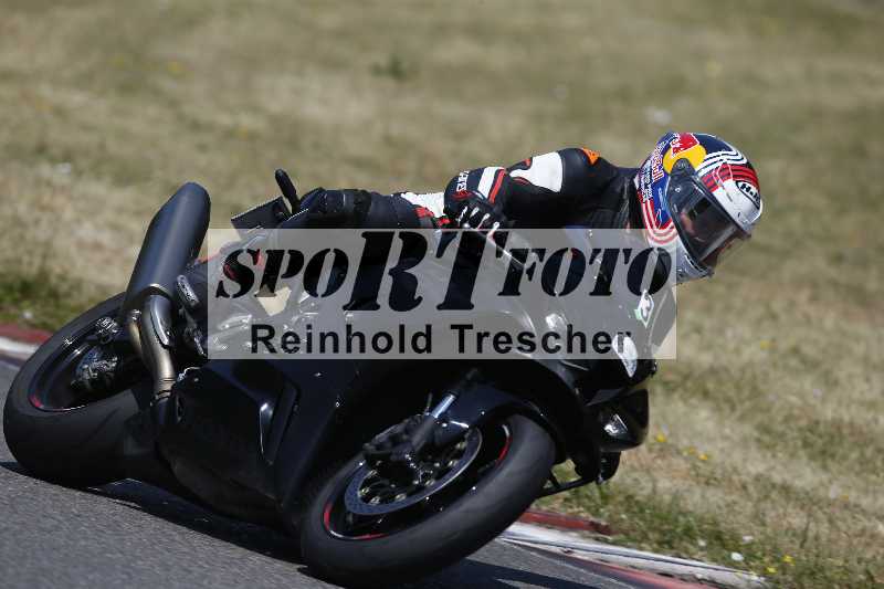 Archiv-2023/28 05.06.2023 Moto Club Anneau du Rhin/blanc-novice/3